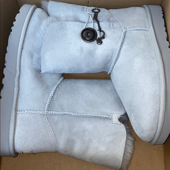 Uggs - Picture 4 of 6